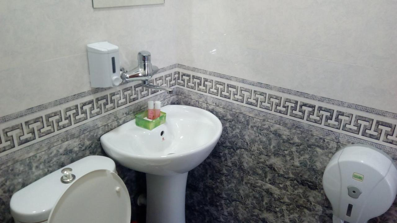 Hotel Isani 第比利斯 外观 照片